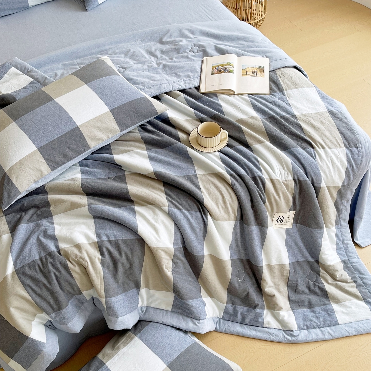 91家纺网 家纺一手货源 找家纺 梵克保罗 2026春夏新款水洗棉新疆棉花被绗缝款夏被系列单夏被夏凉被空调被 棉花被-深蓝大格