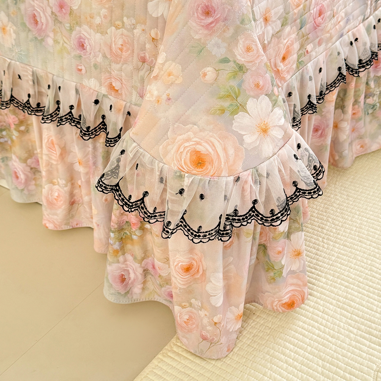 91家纺网 家纺一手货源 找家纺 绒世界 2026新款凉感丝夹棉床盖款三件套 烟水花雾