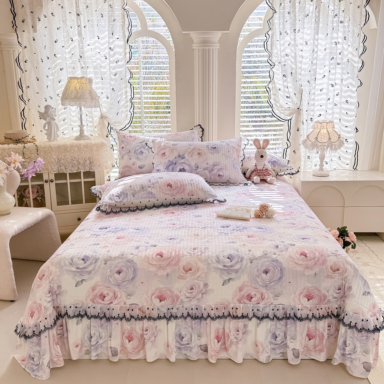 91家纺网 家纺一手货源 找家纺 绒世界 2026新款凉感丝夹棉床盖款三件套 玫瑰花语