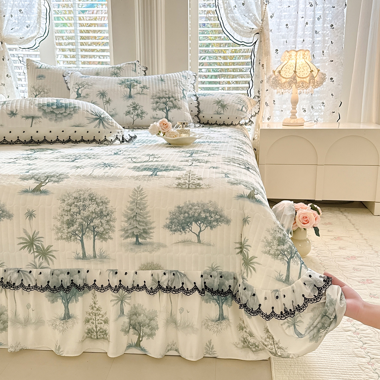 91家纺网 家纺一手货源 找家纺 绒世界 2026新款凉感丝夹棉床盖款三件套 热带雨林