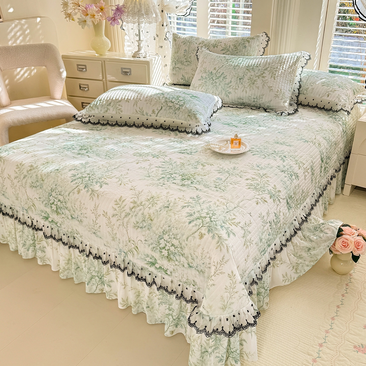 91家纺网 家纺一手货源 找家纺 绒世界 2026新款凉感丝夹棉床盖款三件套 解语花吟