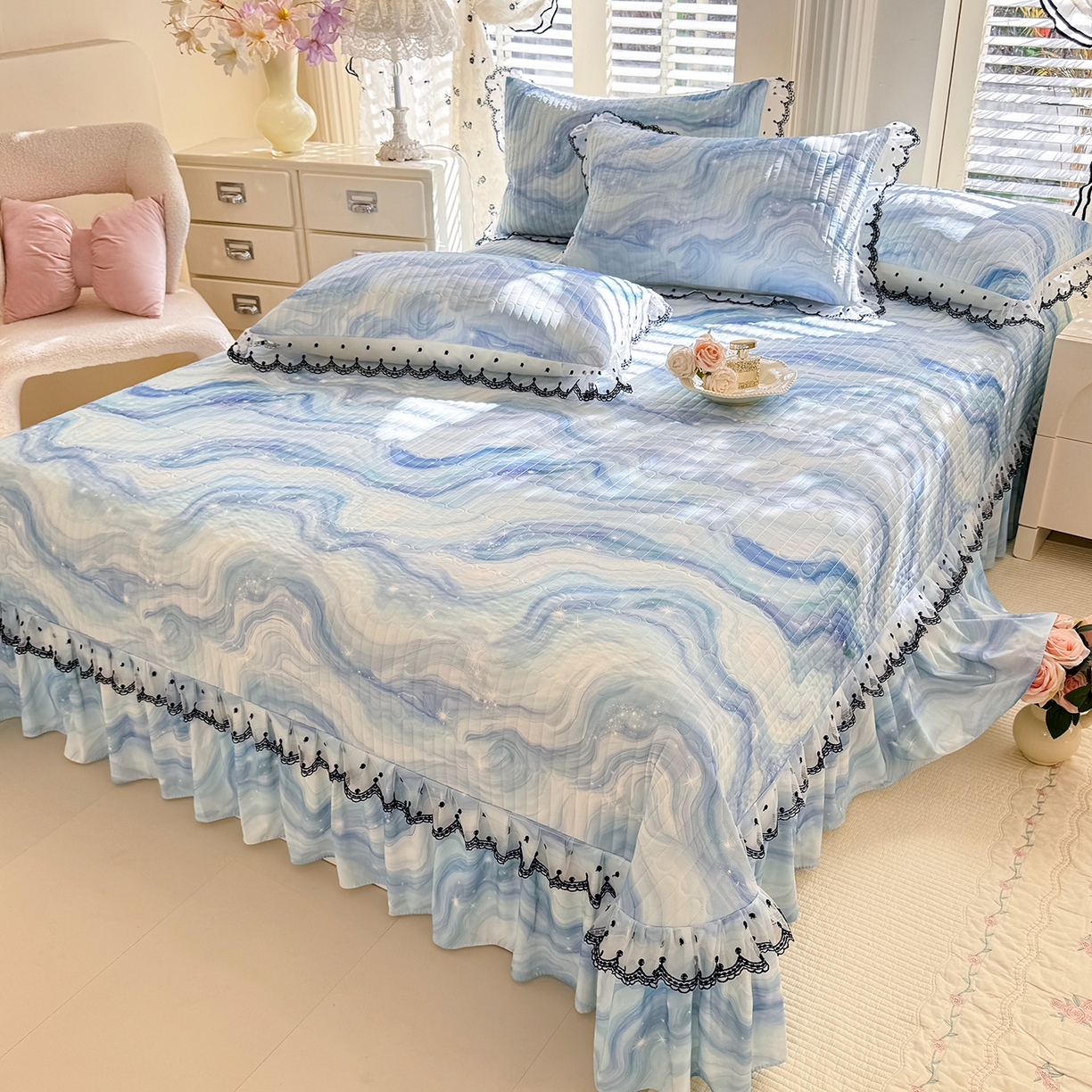 91家纺网 家纺一手货源 找家纺 绒世界 2026新款凉感丝夹棉床盖款三件套 星河好眠