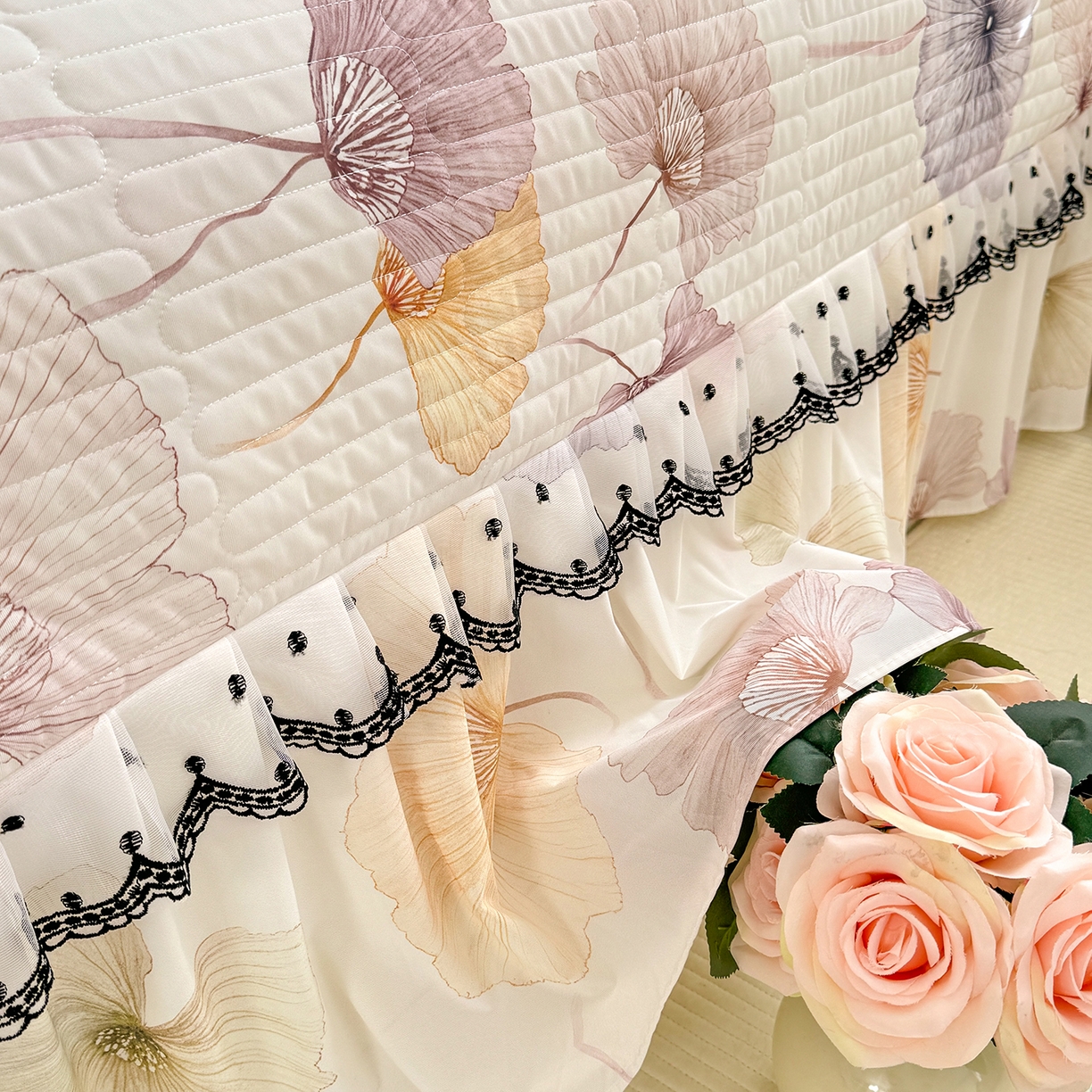 91家纺网 家纺一手货源 找家纺 绒世界 2026新款凉感丝夹棉床盖款三件套 漫步花丛