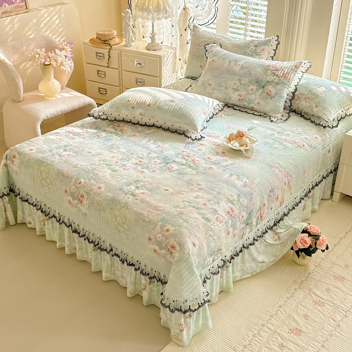 91家纺网 家纺一手货源 找家纺 绒世界 2026新款凉感丝夹棉床盖款三件套 向阳花开