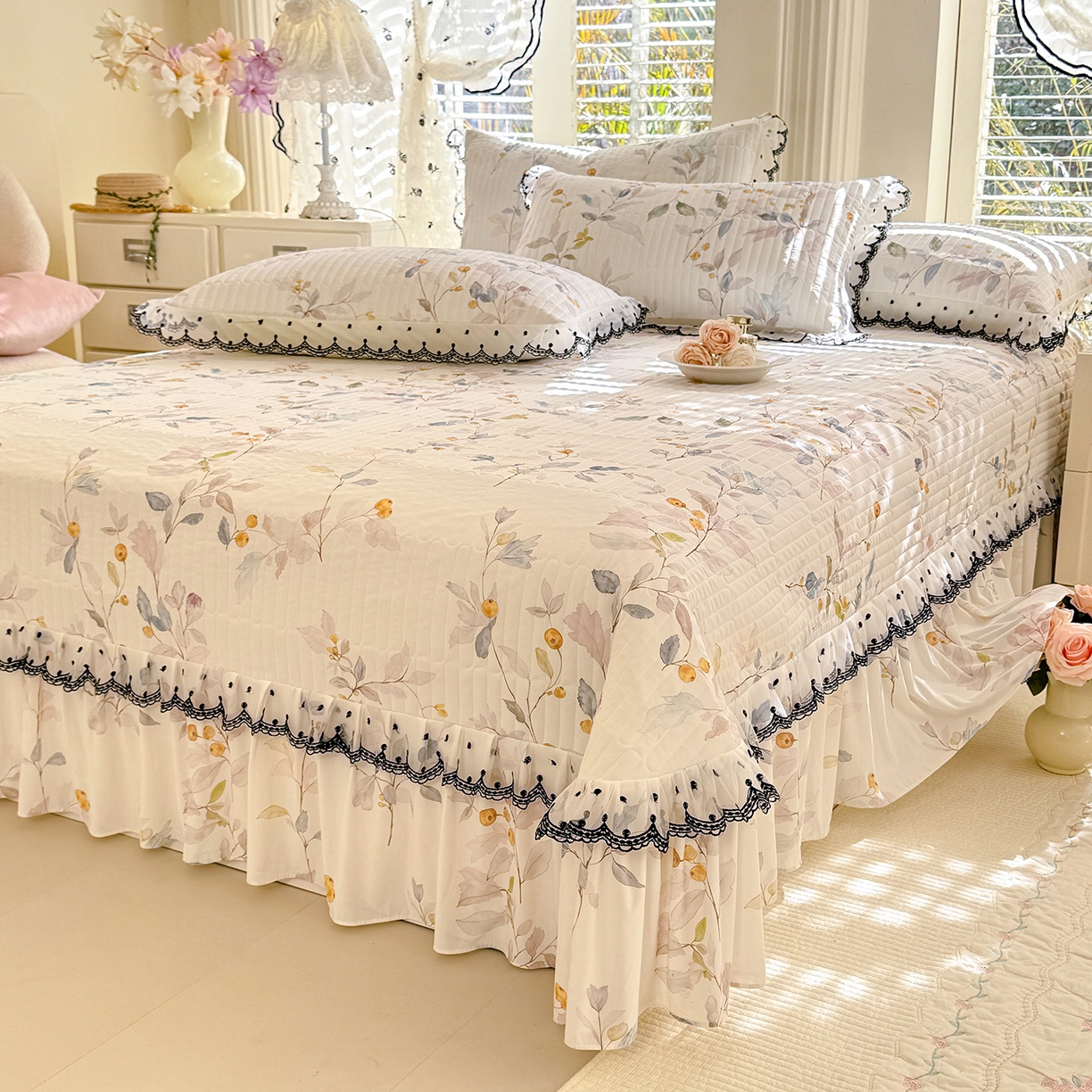 91家纺网 家纺一手货源 找家纺 绒世界 2026新款凉感丝夹棉床盖款三件套 花田半亩