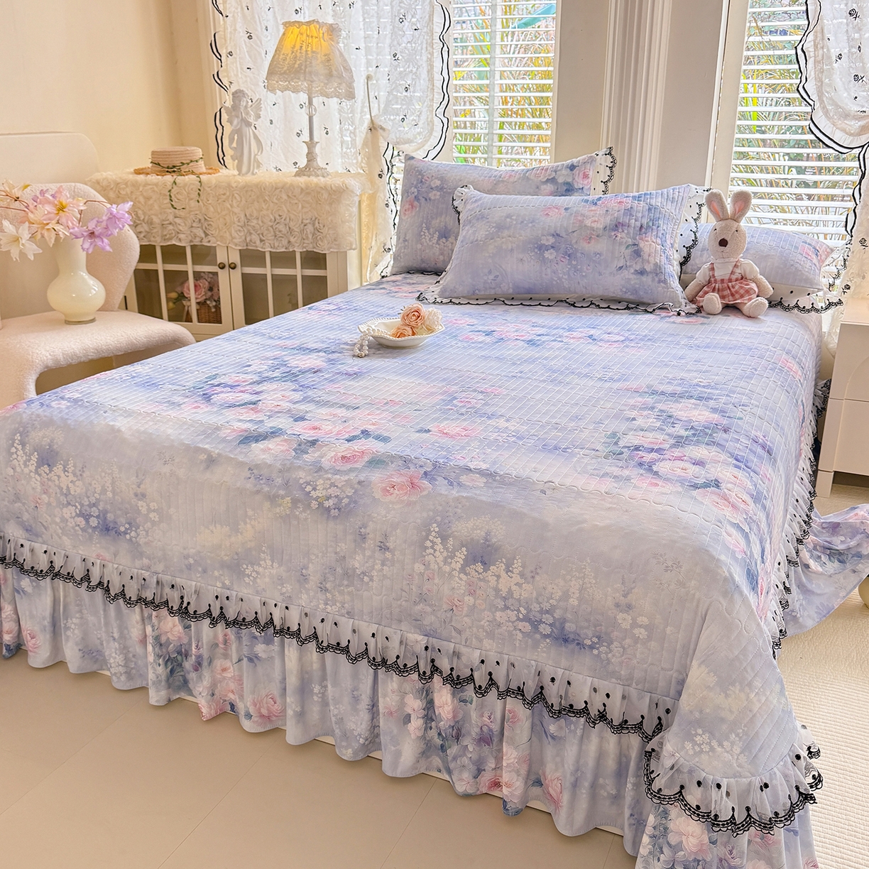 91家纺网 家纺一手货源 找家纺 绒世界 2026新款凉感丝夹棉床盖款三件套 陌上花开