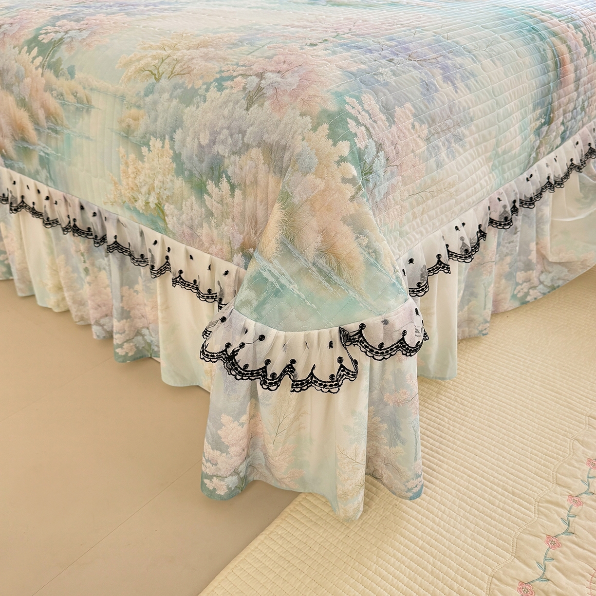 91家纺网 家纺一手货源 找家纺 绒世界 2026新款凉感丝夹棉床盖款三件套 丹青入梦