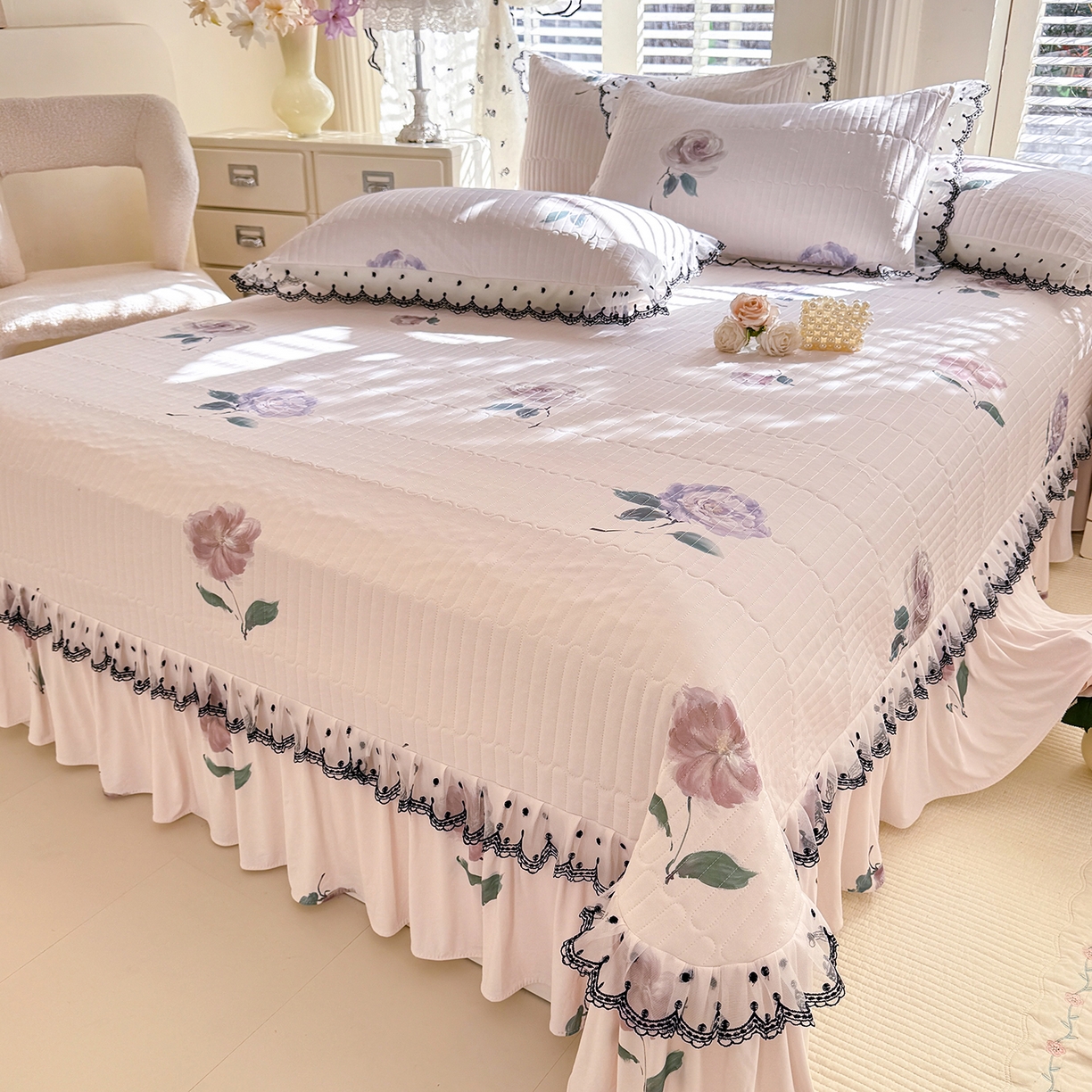 91家纺网 家纺一手货源 找家纺 绒世界 2026新款凉感丝夹棉床盖款三件套 花间晚照