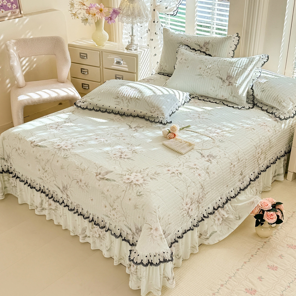 91家纺网 家纺一手货源 找家纺 绒世界 2026新款凉感丝夹棉床盖款三件套 花枝鸟影