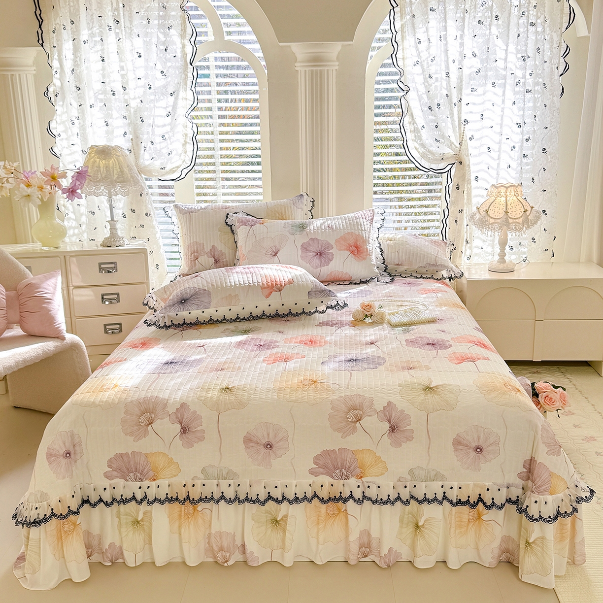 91家纺网 家纺一手货源 找家纺 绒世界 2026新款凉感丝夹棉床盖款三件套 漫步花丛