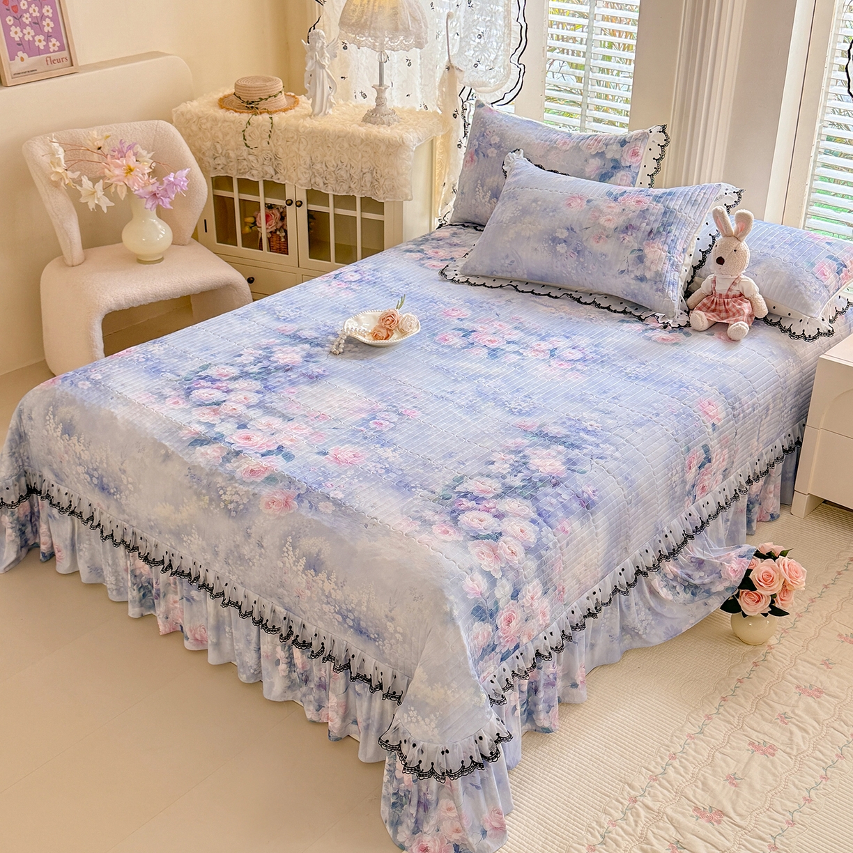 91家纺网 家纺一手货源 找家纺 绒世界 2026新款凉感丝夹棉床盖款三件套 陌上花开