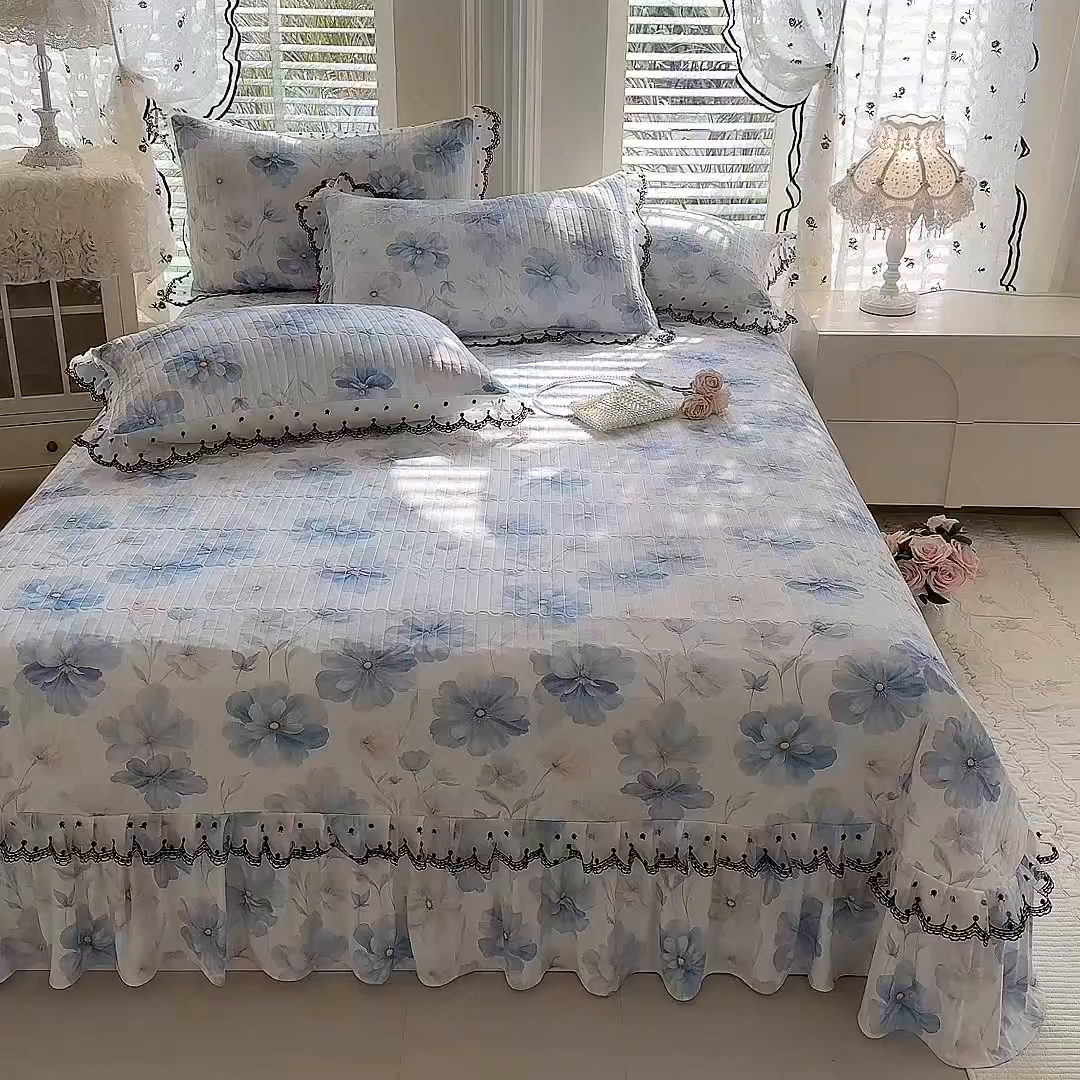 91家纺网 家纺一手货源 找家纺 绒世界 2026新款凉感丝夹棉床盖款三件套 尼斯花晨