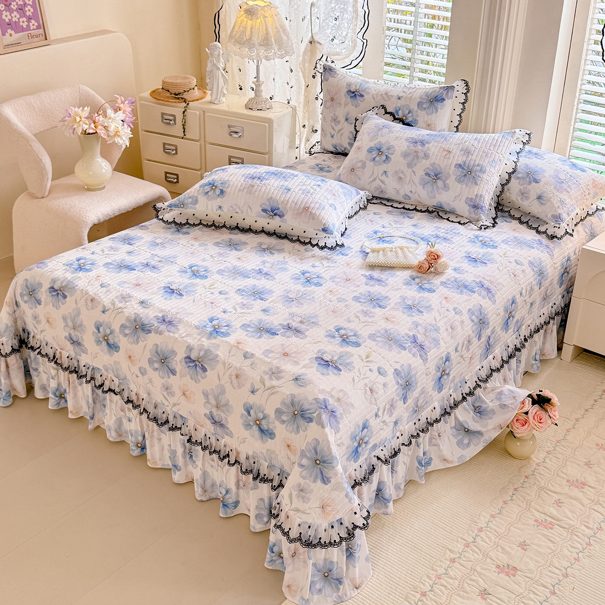 91家纺网 家纺一手货源 找家纺 绒世界 2026新款凉感丝夹棉床盖款三件套 尼斯花晨