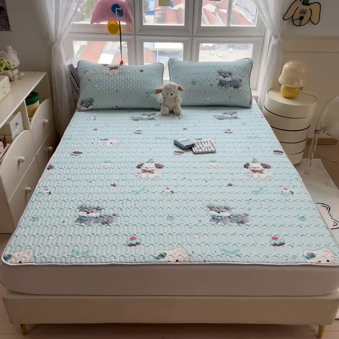 91家纺网 家纺一手货源 找家纺 丝羽坊 2026新款高密凉感丝印花乳胶凉席-平铺款 奶绿汪仔