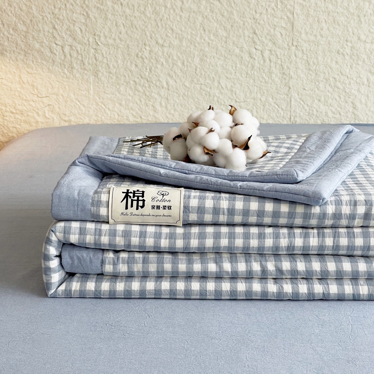 91家纺网 家纺一手货源 找家纺 梵克保罗 2026春夏新款水洗棉新疆棉花被绗缝款夏被系列单夏被夏凉被空调被 棉花被-天蓝小格