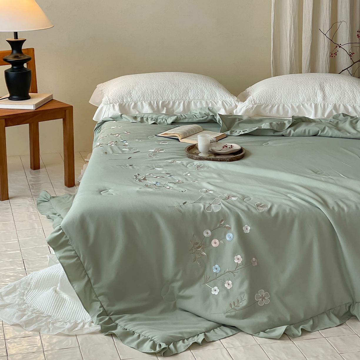 91家纺网 家纺一手货源 找家纺 一加一 2026新款亲肤凉感花边绣花大豆夏被夏凉被空调被四件套-花间序 花间序-绿