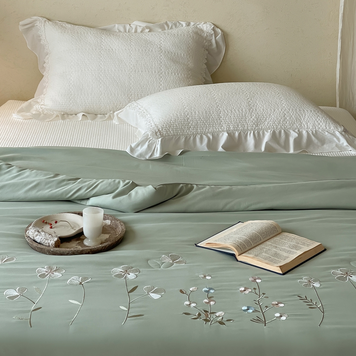 91家纺网 家纺一手货源 找家纺 一加一 2026新款亲肤凉感花边绣花大豆夏被夏凉被空调被四件套-花间序 花间序-绿