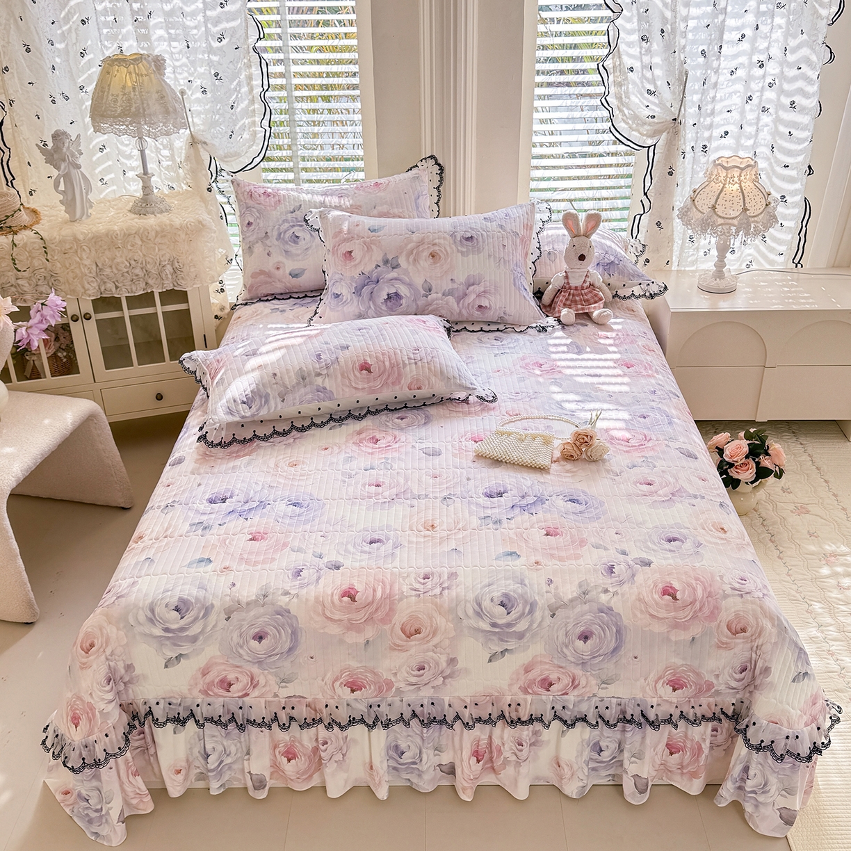 91家纺网 家纺一手货源 找家纺 绒世界 2026新款凉感丝夹棉床盖款三件套 玫瑰花语