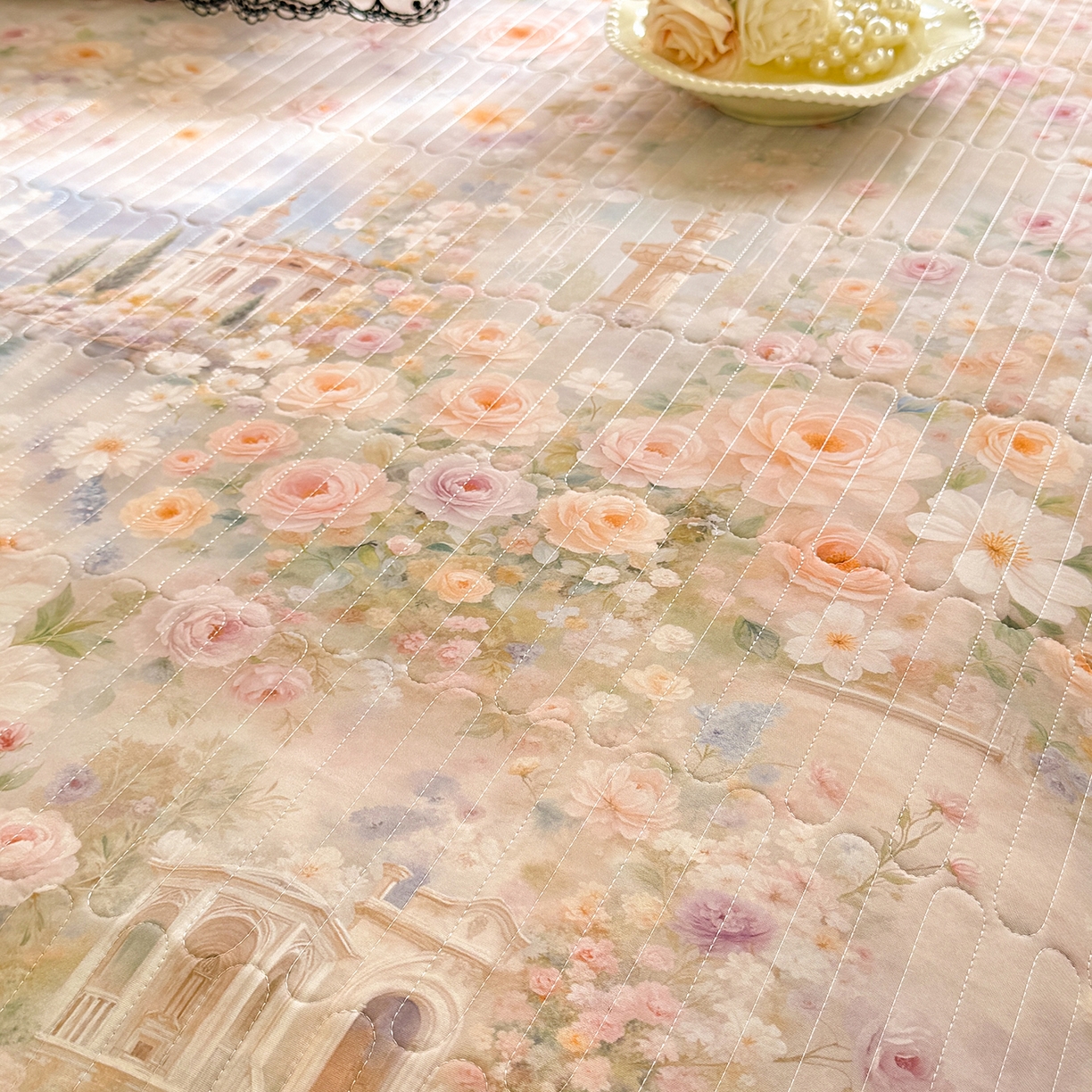 91家纺网 家纺一手货源 找家纺 绒世界 2026新款凉感丝夹棉床盖款三件套 烟水花雾