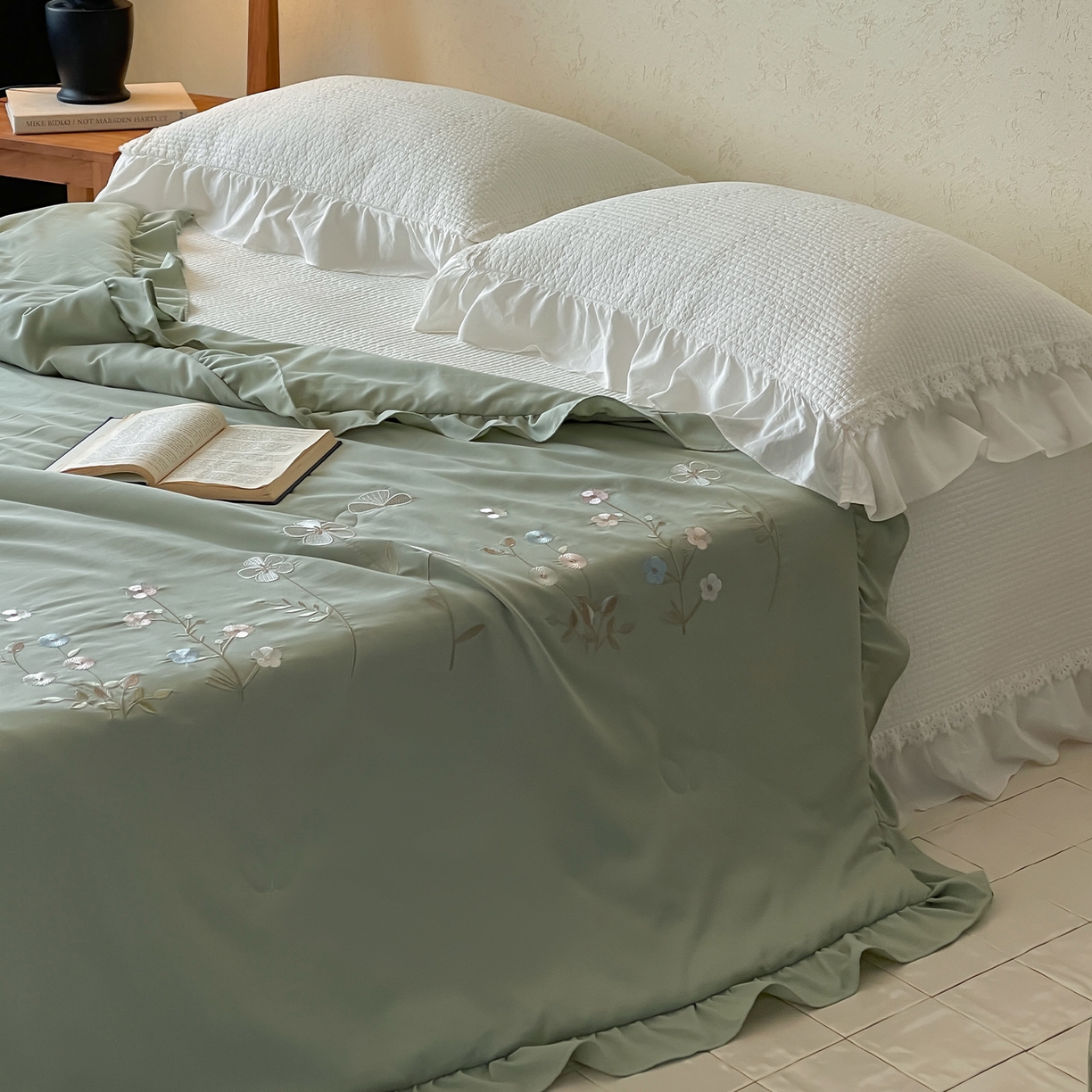 91家纺网 家纺一手货源 找家纺 一加一 2026新款亲肤凉感花边绣花大豆夏被夏凉被空调被四件套-花间序 花间序-绿