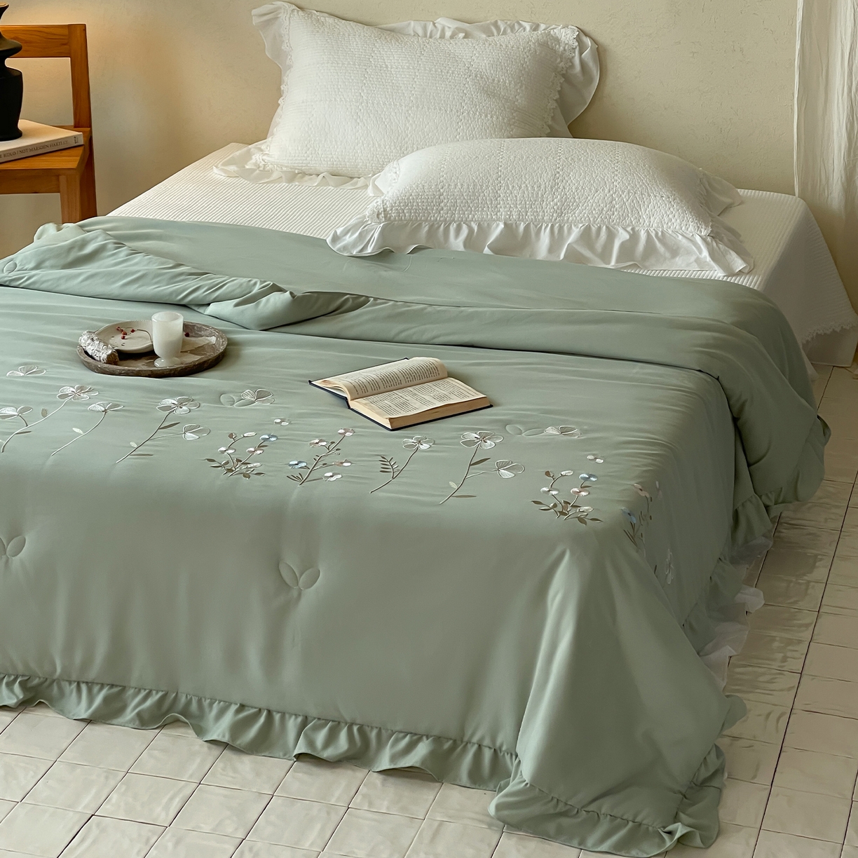 91家纺网 家纺一手货源 找家纺 一加一 2026新款亲肤凉感花边绣花大豆夏被夏凉被空调被四件套-花间序 花间序-绿