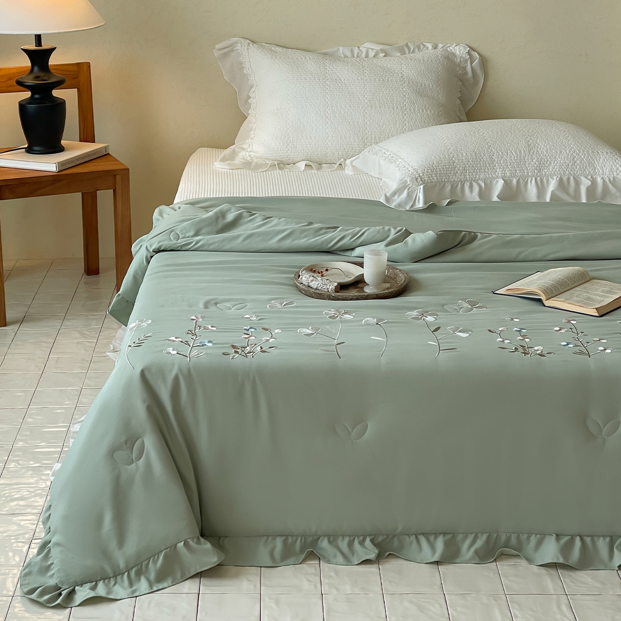 91家纺网 家纺一手货源 找家纺 一加一 2026新款亲肤凉感花边绣花大豆夏被夏凉被空调被四件套-花间序 花间序-绿