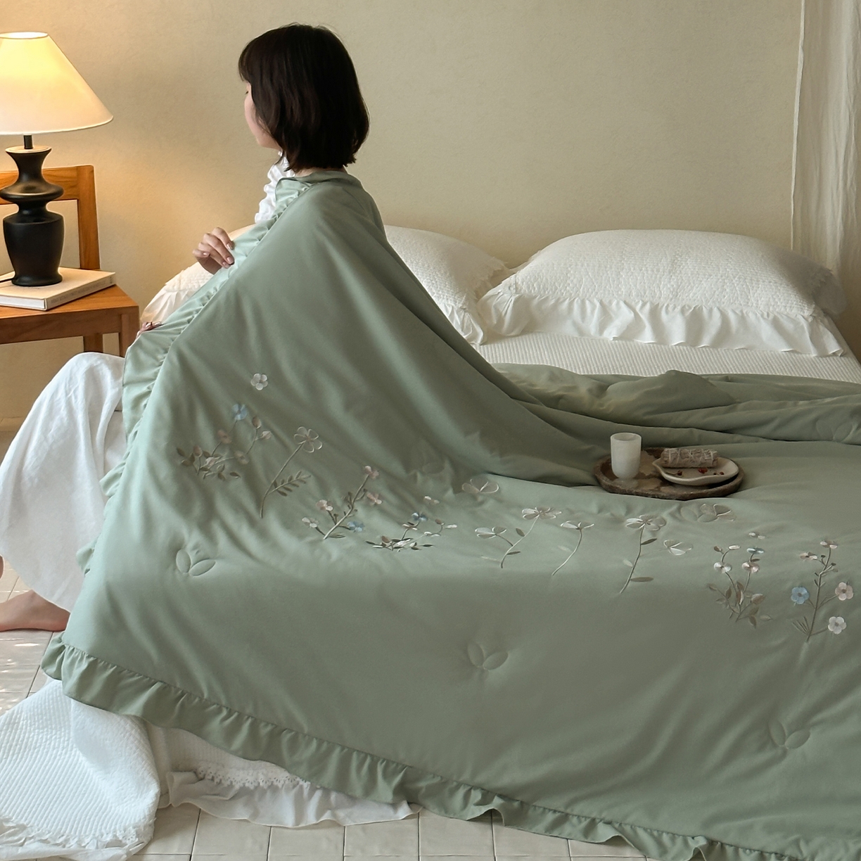 91家纺网 家纺一手货源 找家纺 一加一 2026新款亲肤凉感花边绣花大豆夏被夏凉被空调被四件套-花间序 花间序-绿