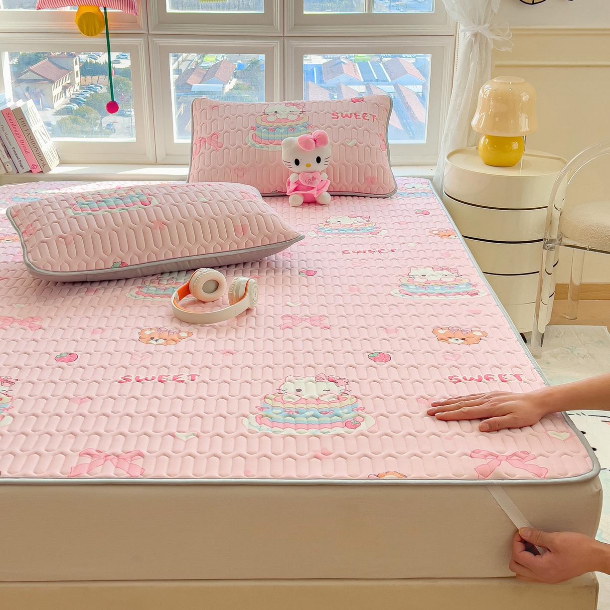 91家纺网 家纺一手货源 找家纺 丝羽坊 2026新款高密凉感丝印花乳胶凉席-平铺款 奶油猫咪