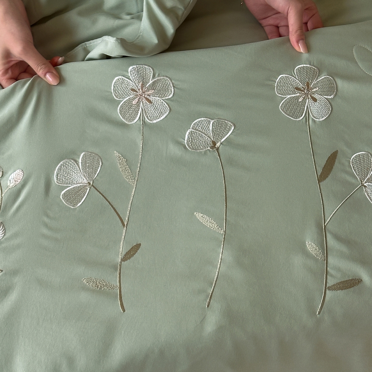 91家纺网 家纺一手货源 找家纺 一加一 2026新款亲肤凉感花边绣花大豆夏被夏凉被空调被四件套-花间序 花间序-绿