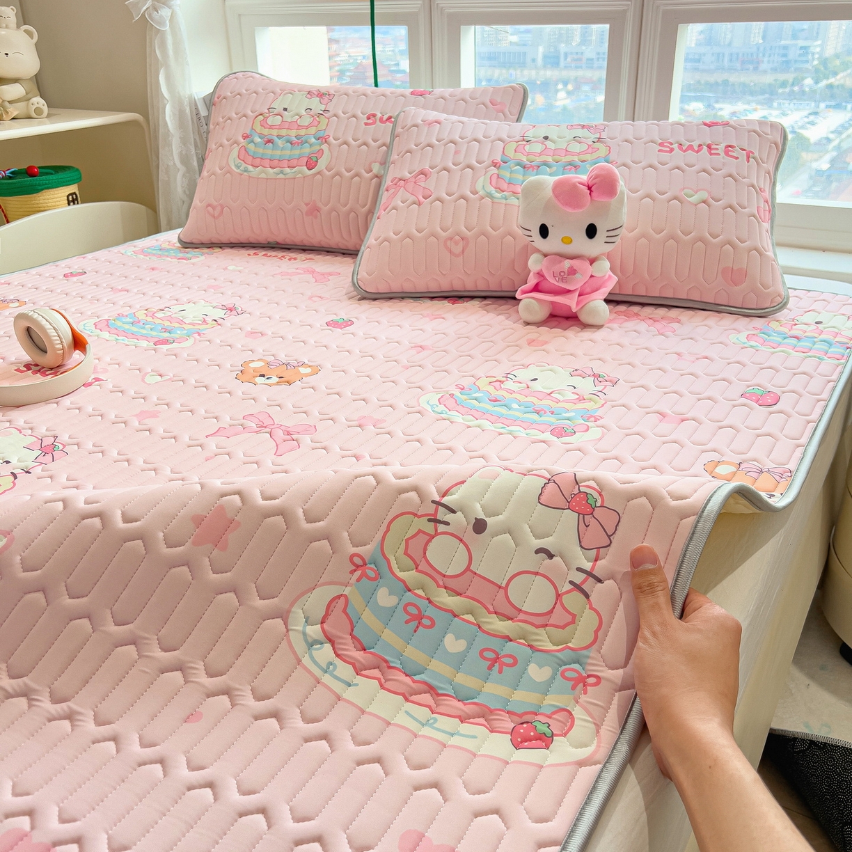 91家纺网 家纺一手货源 找家纺 丝羽坊 2026新款高密凉感丝印花乳胶凉席-平铺款 奶油猫咪