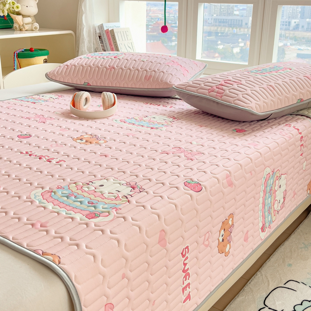 91家纺网 家纺一手货源 找家纺 丝羽坊 2026新款高密凉感丝印花乳胶凉席-平铺款 奶油猫咪