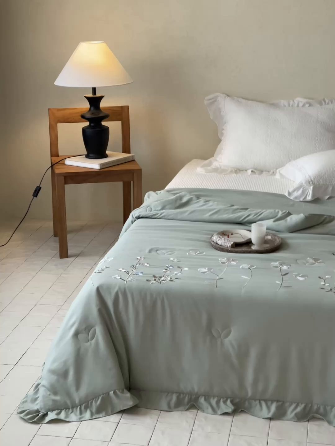 91家纺网 家纺一手货源 找家纺 一加一 2026新款亲肤凉感花边绣花大豆夏被夏凉被空调被四件套-花间序 花间序-绿