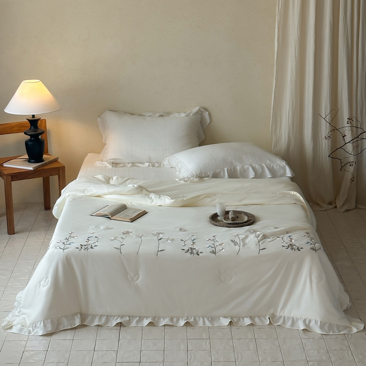 91家纺网 家纺一手货源 找家纺 一加一 2026新款亲肤凉感花边绣花大豆夏被夏凉被空调被四件套-花间序 花间序-米