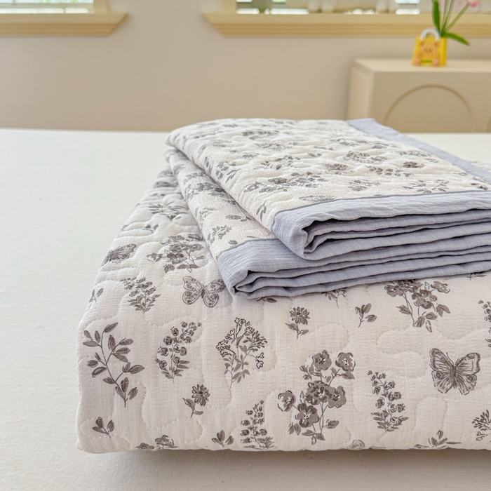 91家纺网 家纺一手货源 找家纺 999家纺 2026新款四季跑量款A类云感双层纱床盖床单三件套夹棉榻榻米炕盖(提供买家秀） 浅画【简约款】