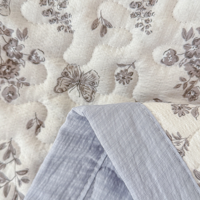 91家纺网 家纺一手货源 找家纺 999家纺 2026新款四季跑量款A类云感双层纱床盖床单三件套夹棉榻榻米炕盖(提供买家秀） 浅画【简约款】