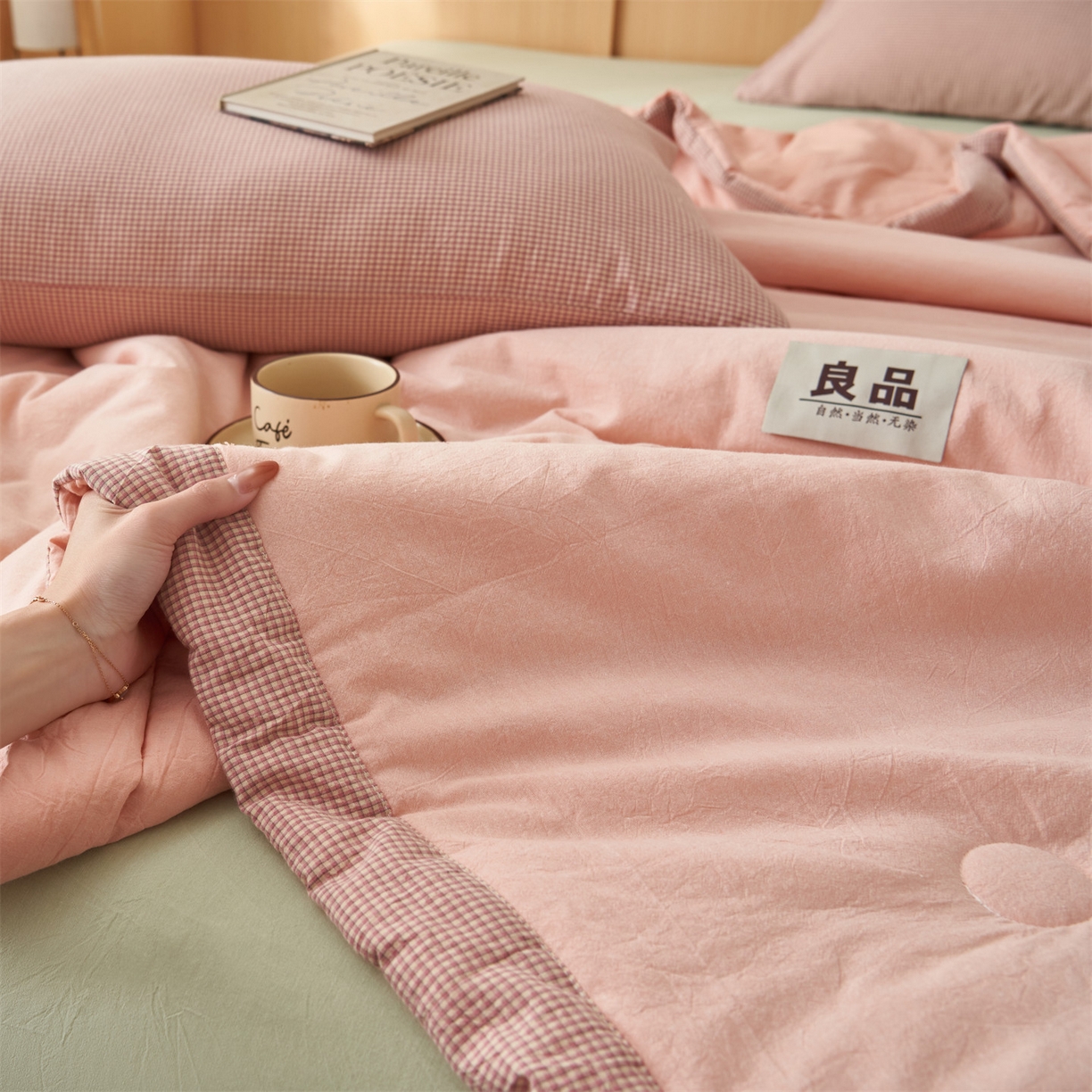 91家纺网 家纺一手货源 找家纺 恬思语家纺 2026春夏新款里外全棉纯棉纯色棉花夏被-百丽系列 百丽-粉