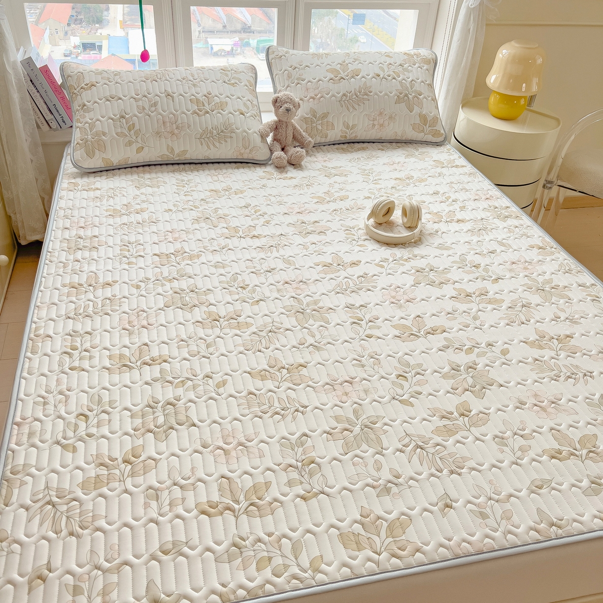 91家纺网 家纺一手货源 找家纺 丝羽坊 2026新款高密凉感丝印花乳胶凉席-平铺款 浅杏叶影