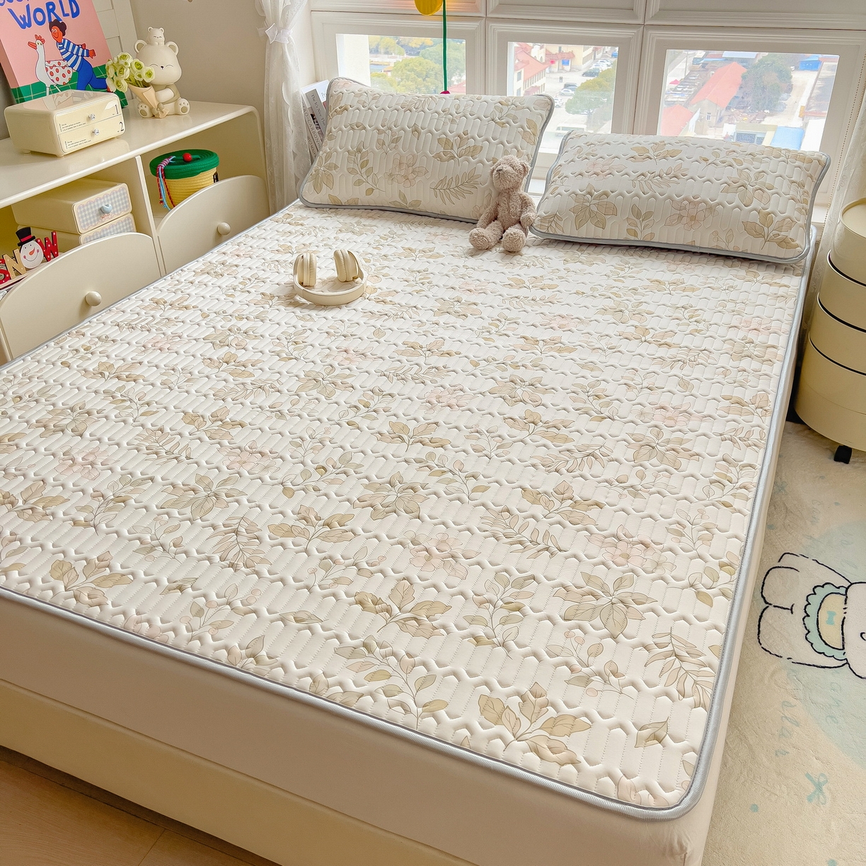 91家纺网 家纺一手货源 找家纺 丝羽坊 2026新款高密凉感丝印花乳胶凉席-平铺款 浅杏叶影