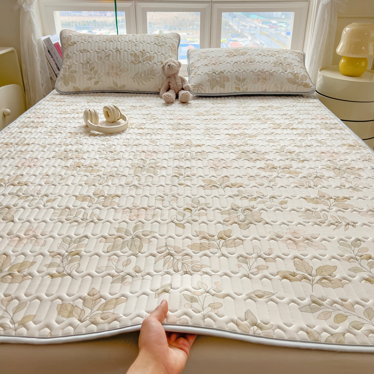 91家纺网 家纺一手货源 找家纺 丝羽坊 2026新款高密凉感丝印花乳胶凉席-平铺款 浅杏叶影