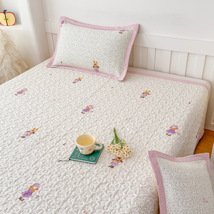 91家纺网 家纺一手货源 找家纺 999家纺 2026新款四季跑量款A类云感双层纱床盖床单三件套夹棉榻榻米炕盖(提供买家秀） 寻梦粉【简约款】