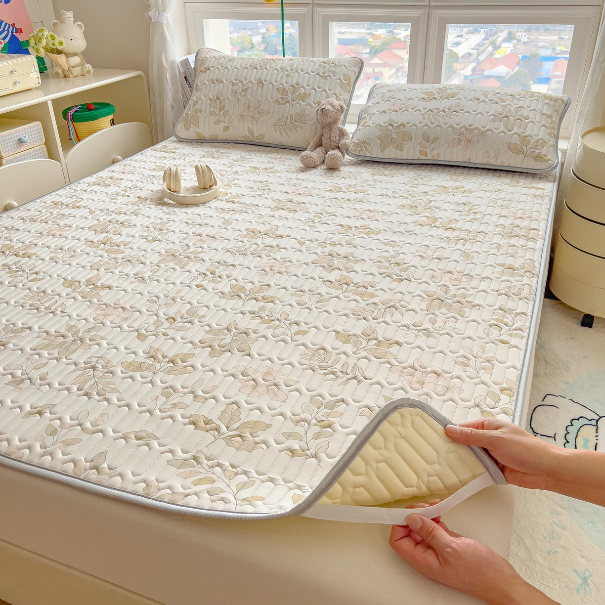 91家纺网 家纺一手货源 找家纺 丝羽坊 2026新款高密凉感丝印花乳胶凉席-平铺款 浅杏叶影