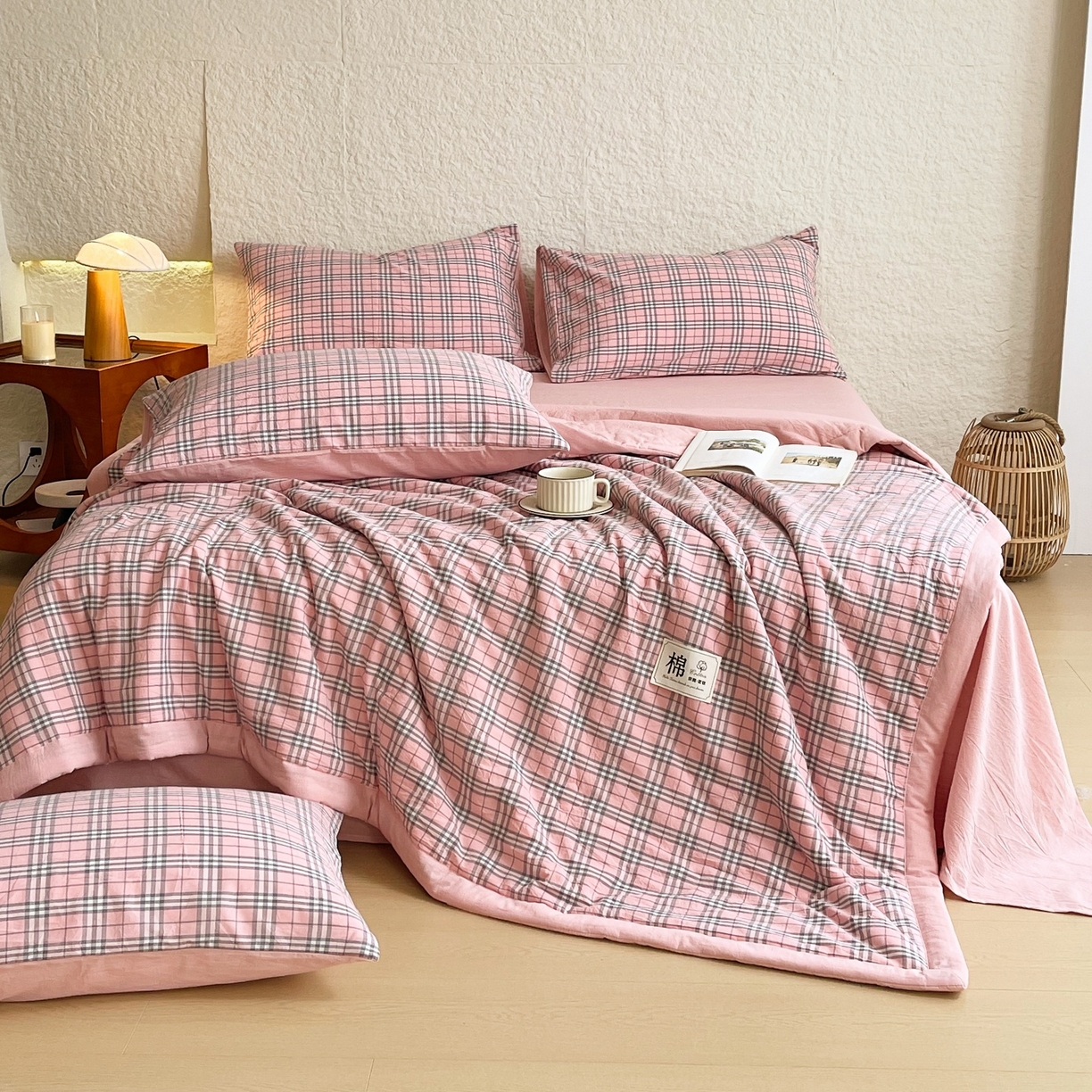 91家纺网 家纺一手货源 找家纺 梵克保罗 2026春夏新款水洗棉新疆棉花被绗缝款夏被系列单夏被夏凉被空调被 棉花被-英伦粉