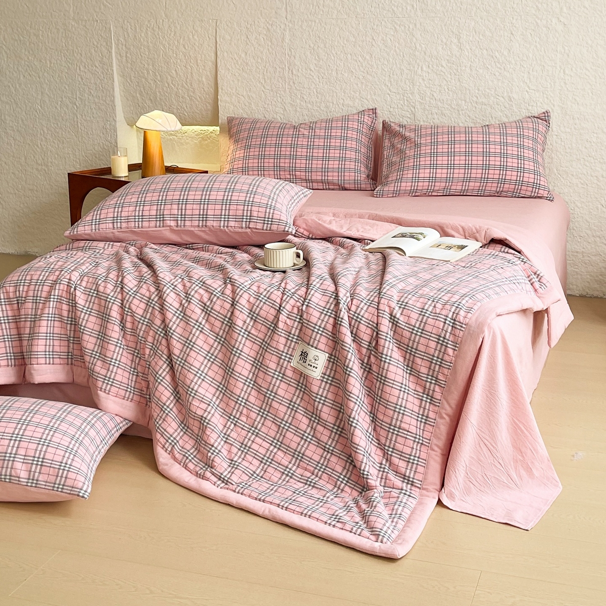 91家纺网 家纺一手货源 找家纺 梵克保罗 2026春夏新款水洗棉新疆棉花被绗缝款夏被系列单夏被夏凉被空调被 棉花被-英伦粉