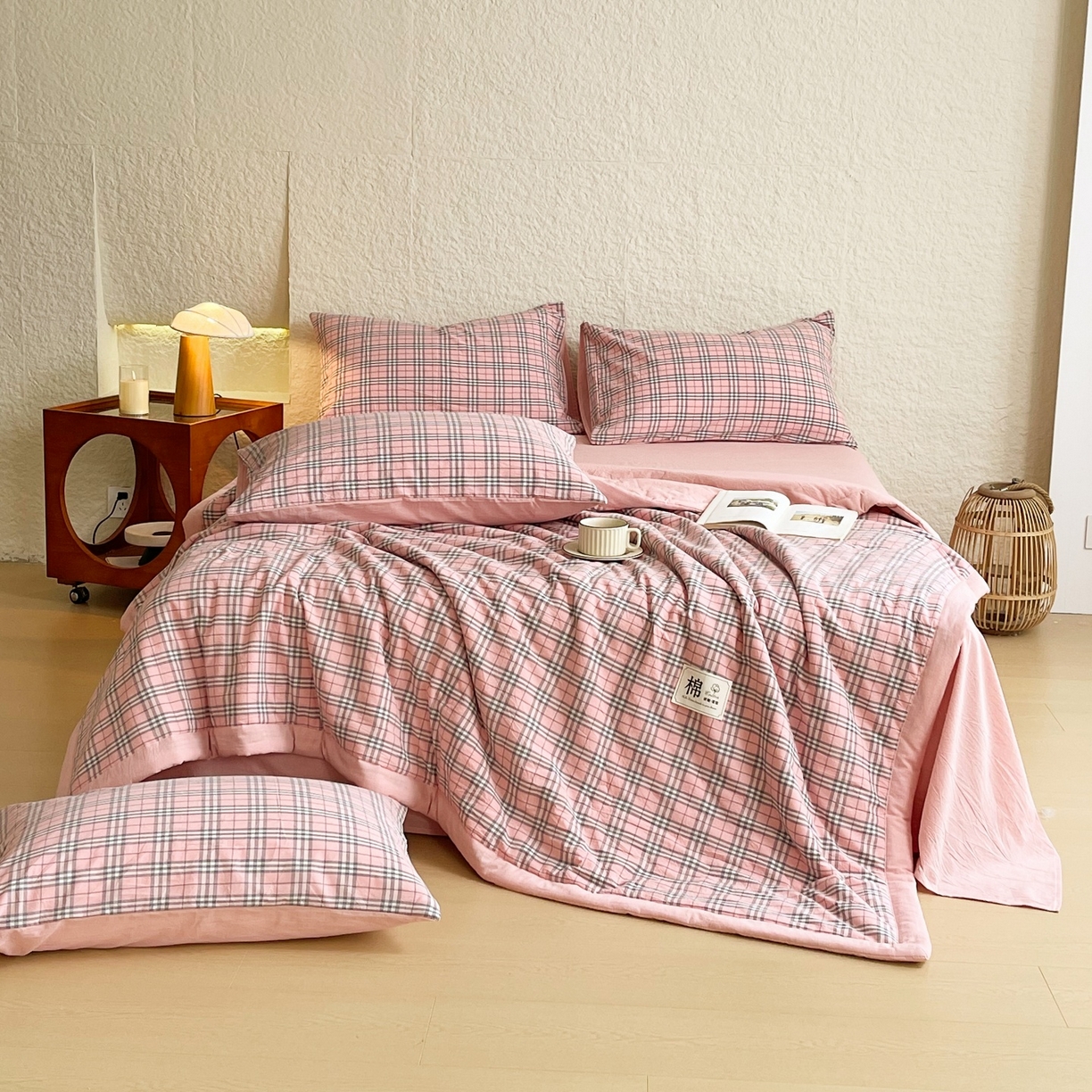 91家纺网 家纺一手货源 找家纺 梵克保罗 2026春夏新款水洗棉新疆棉花被绗缝款夏被系列单夏被夏凉被空调被 棉花被-英伦粉