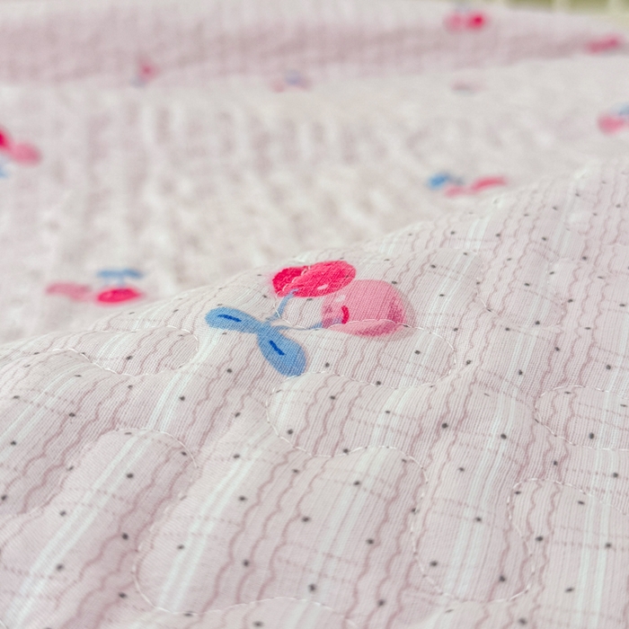 91家纺网 家纺一手货源 找家纺 999家纺 2026新款四季跑量款A类云感双层纱床盖床单三件套夹棉榻榻米炕盖(提供买家秀） 樱桃格【简约款】