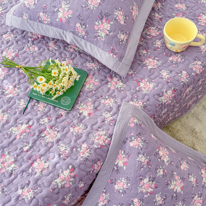 91家纺网 家纺一手货源 找家纺 999家纺 2026新款四季跑量款A类云感双层纱床盖床单三件套夹棉榻榻米炕盖(提供买家秀） 紫韵【简约款】