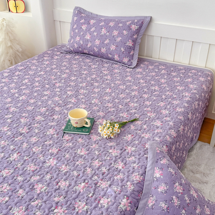 91家纺网 家纺一手货源 找家纺 999家纺 2026新款四季跑量款A类云感双层纱床盖床单三件套夹棉榻榻米炕盖(提供买家秀） 紫韵【简约款】