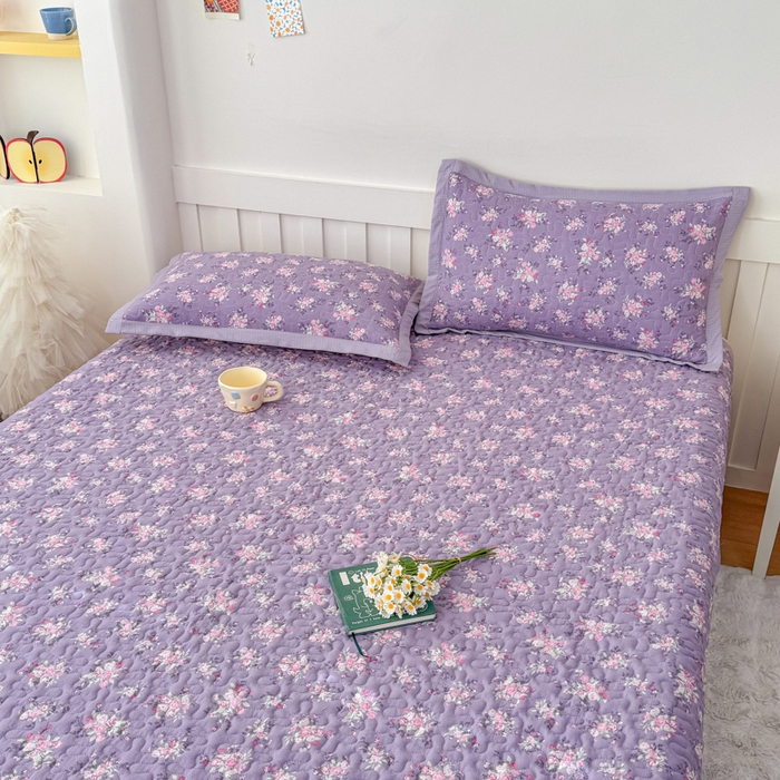 91家纺网 家纺一手货源 找家纺 999家纺 2026新款四季跑量款A类云感双层纱床盖床单三件套夹棉榻榻米炕盖(提供买家秀） 紫韵【简约款】