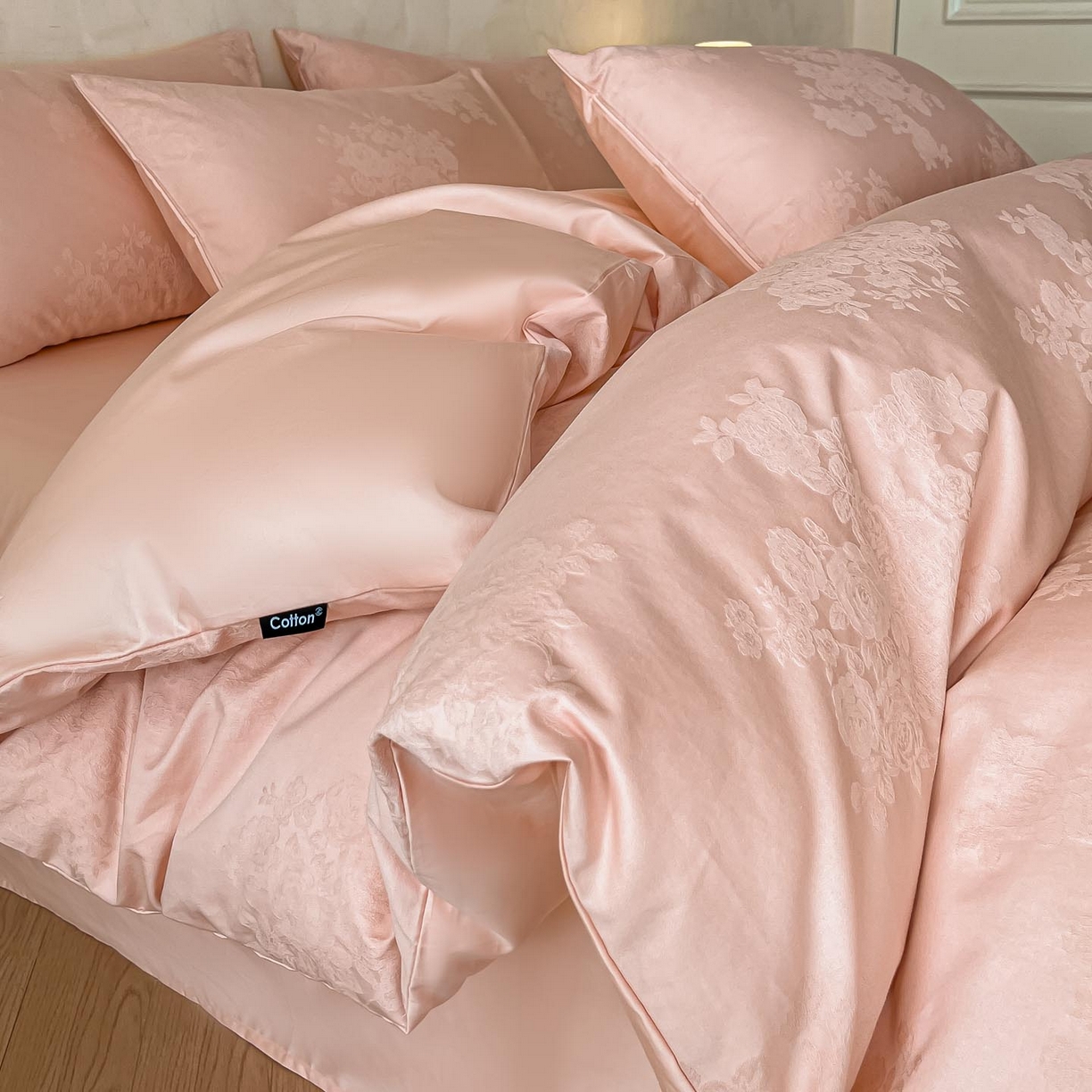 91家纺网 家纺一手货源 找家纺 2026春夏新款全棉提花浮雕四件套 花夕-粉