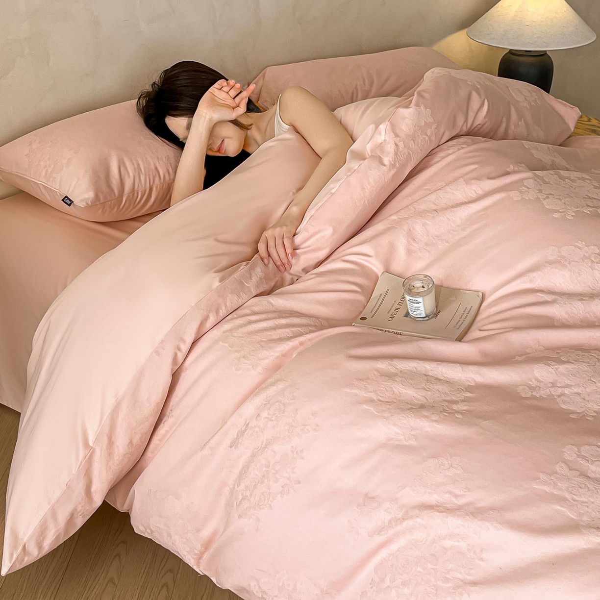 91家纺网 家纺一手货源 找家纺 2026春夏新款全棉提花浮雕四件套 花夕-粉